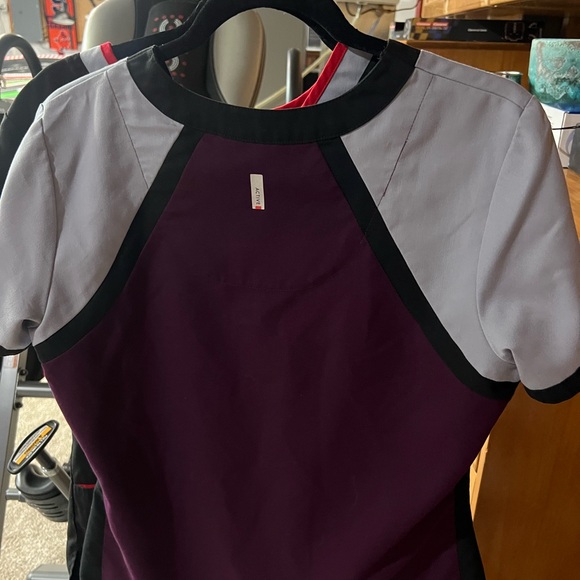 Grey's Anatomy Scrubs Activewear in Black and Gray 5 items - Picture 8 of 11